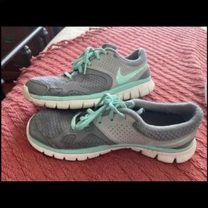 Nike tennis shoes